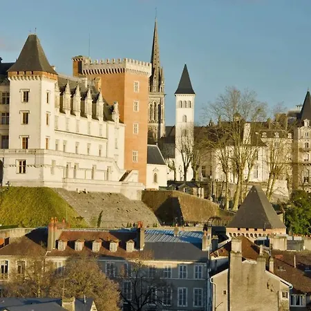 别墅 Maison Rustique Avec Patio Prive 波城