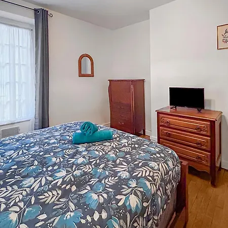 别墅 Maison Rustique Avec Patio Prive 波城