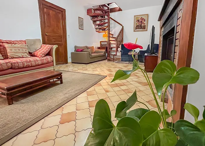 Maison Rustique Avec Patio Prive
